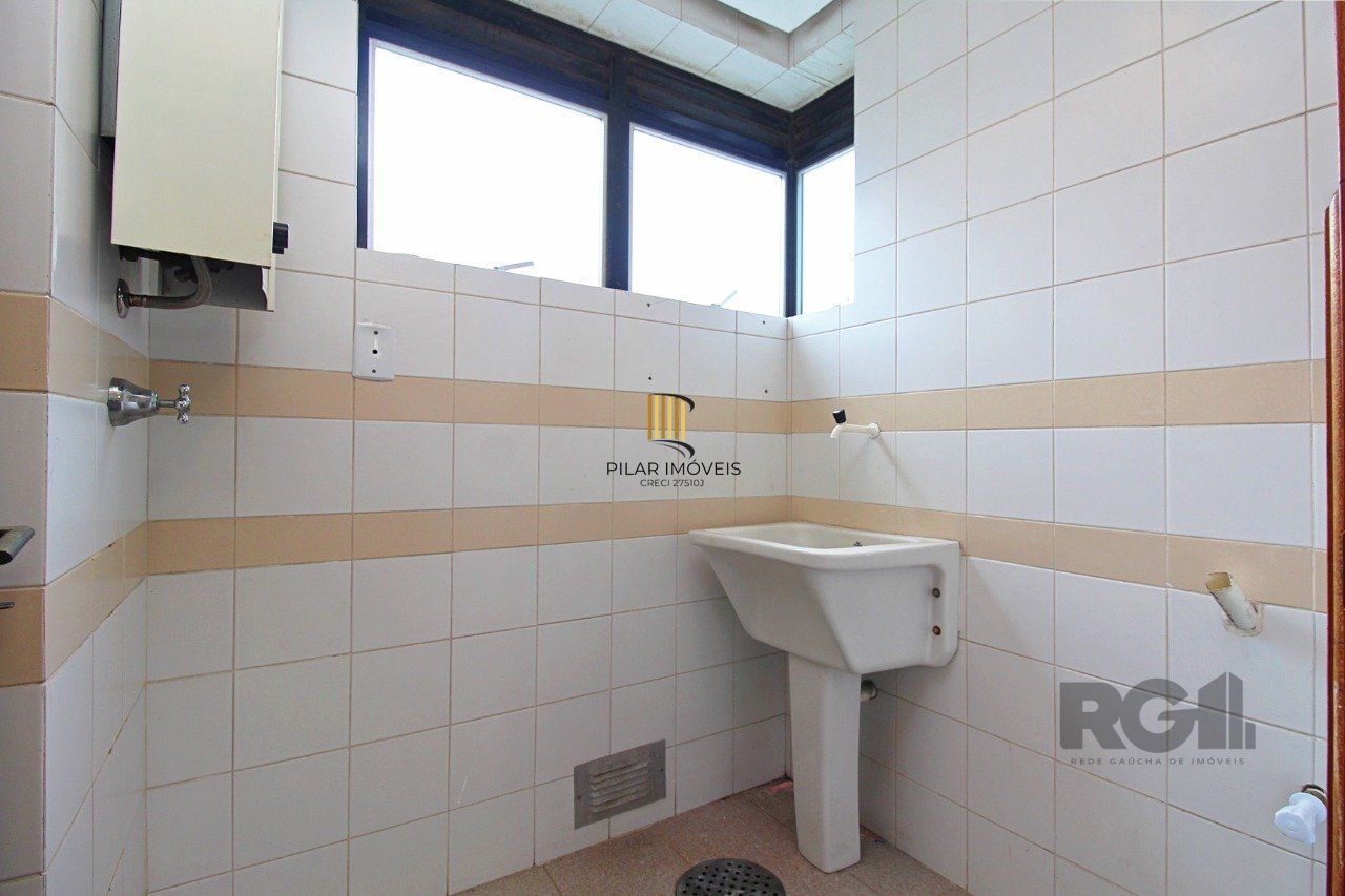 Cobertura de 1 dormitório com uma vaga de garagem no bairro Independência em Porto Alegre