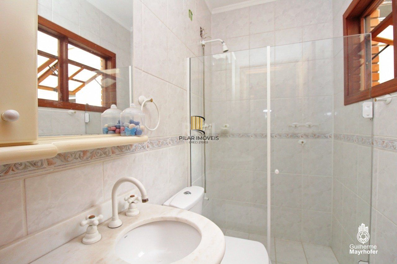 Casa para Venda - 347m², 5 dormitórios, sendo 2 suites, 3 vagas - São João