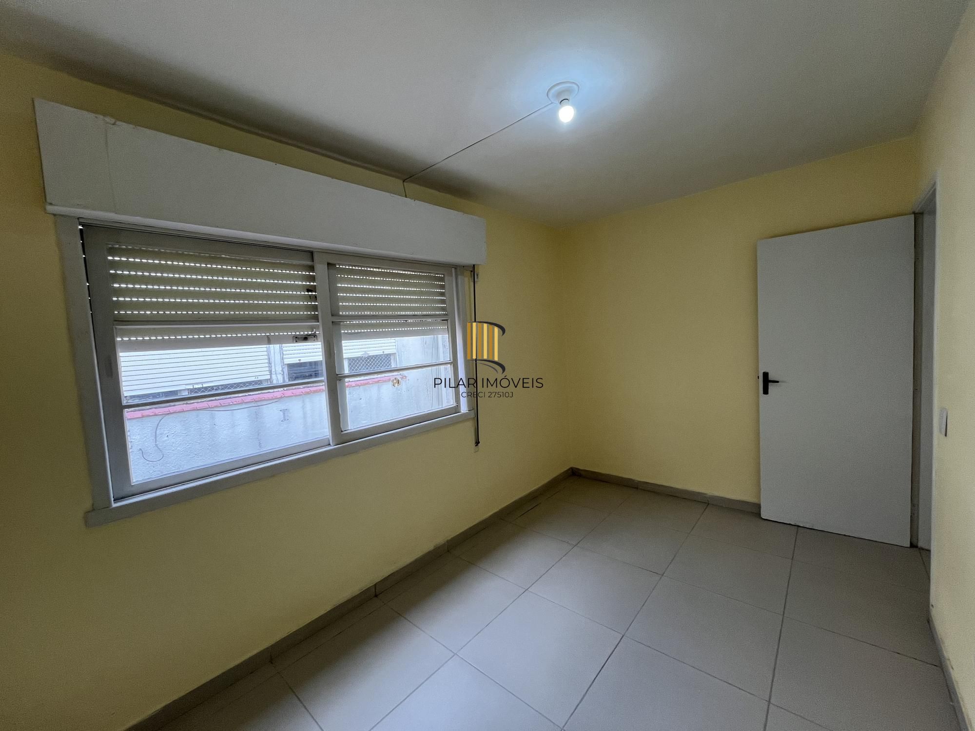 Apartamento reformado de dois quartos no bairro Petrópolis em Porto Alegre