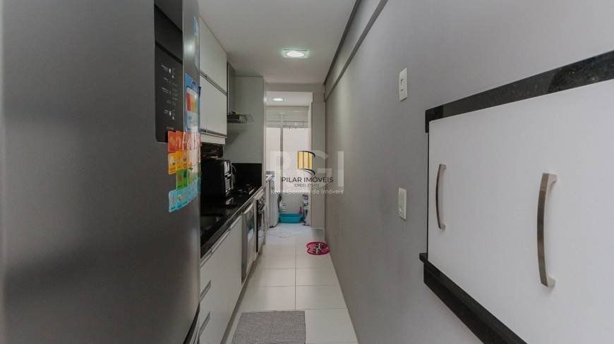 Apartamento de 3 dormitórios e 1 suíte no bairro Floresta em Porto Alegre