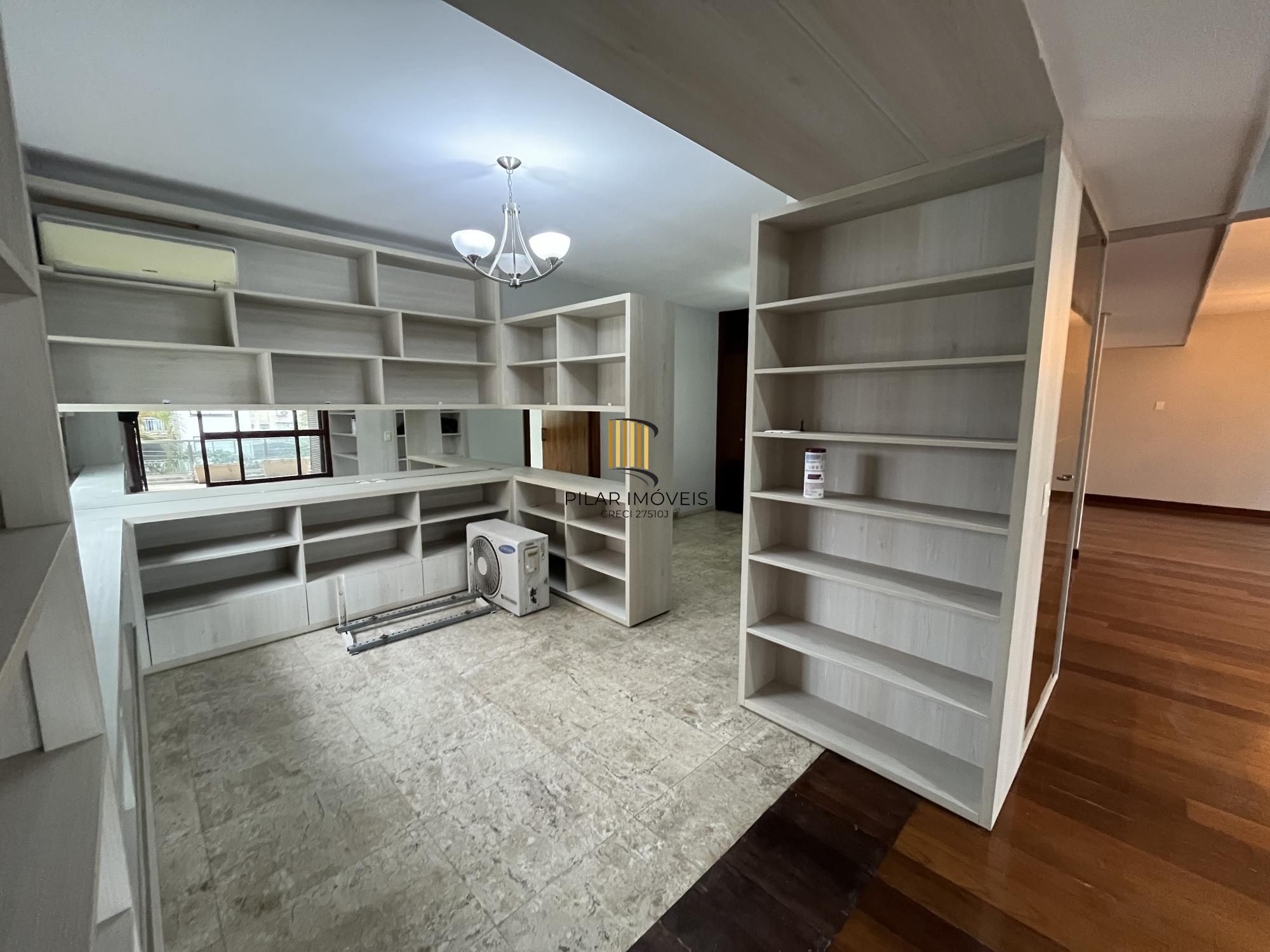 Apartamento de 3 quartos, suíte e 2 vagas de garagem no bairro Farroupilha POA