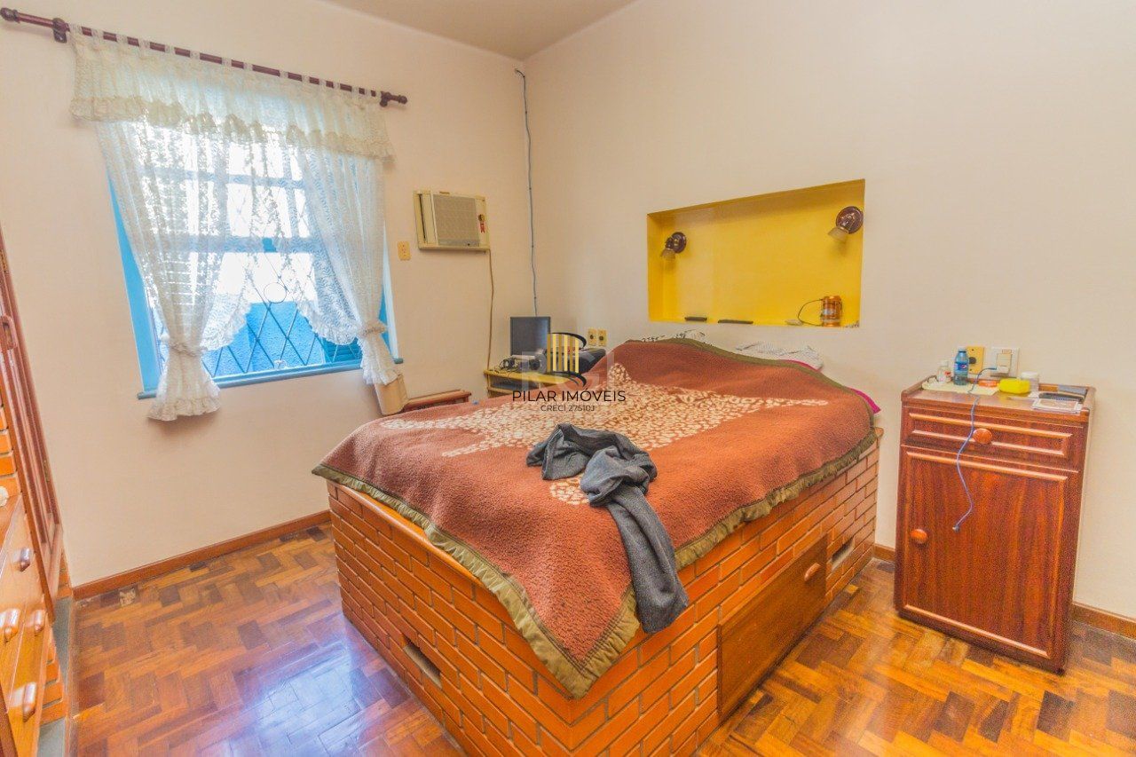 Casa para Venda - 165m², 3 dormitórios, 4 vagas - Santa Tereza