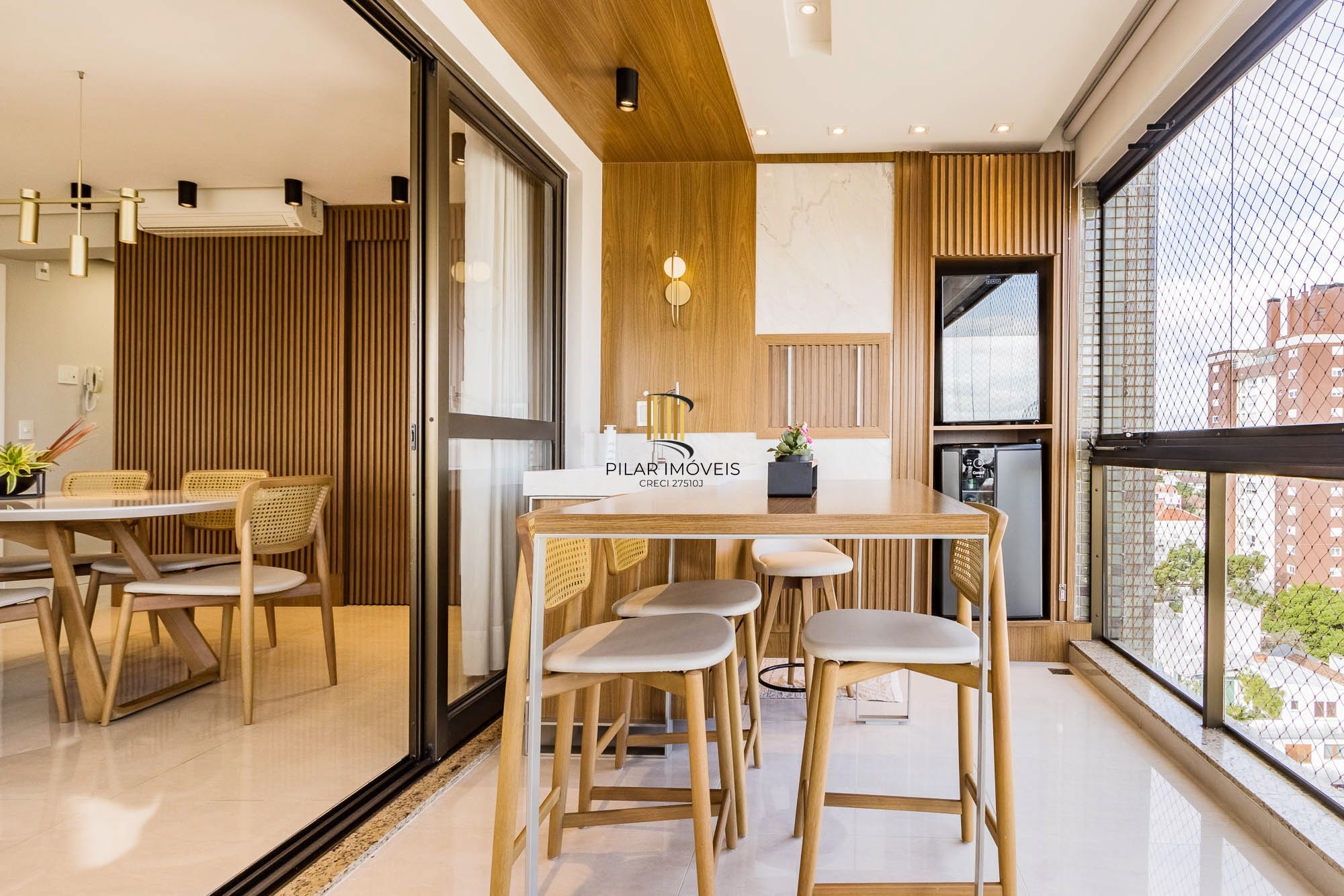 Apartamento de 3 quartos, suíte e 2 vagas de garagem bairro Higienópolis em POA