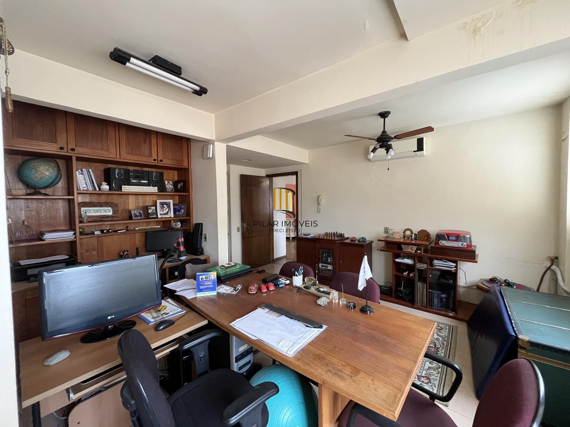 Apartamento de dois quartos com suíte no bairro Menino Deus em Porto Alegre