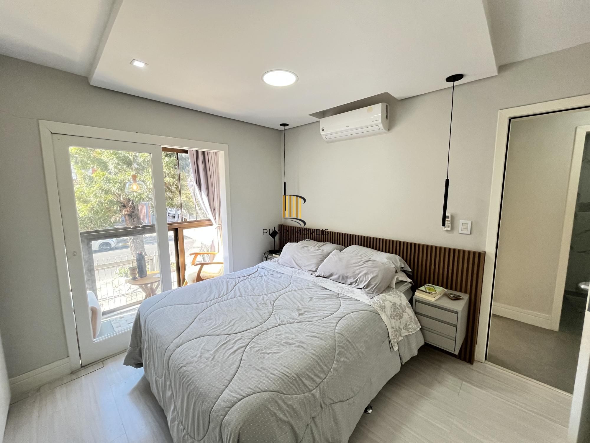 Apartamento de 2 quartos, suíte e 2 vagas de garagem no bairro Petrópolis em POA