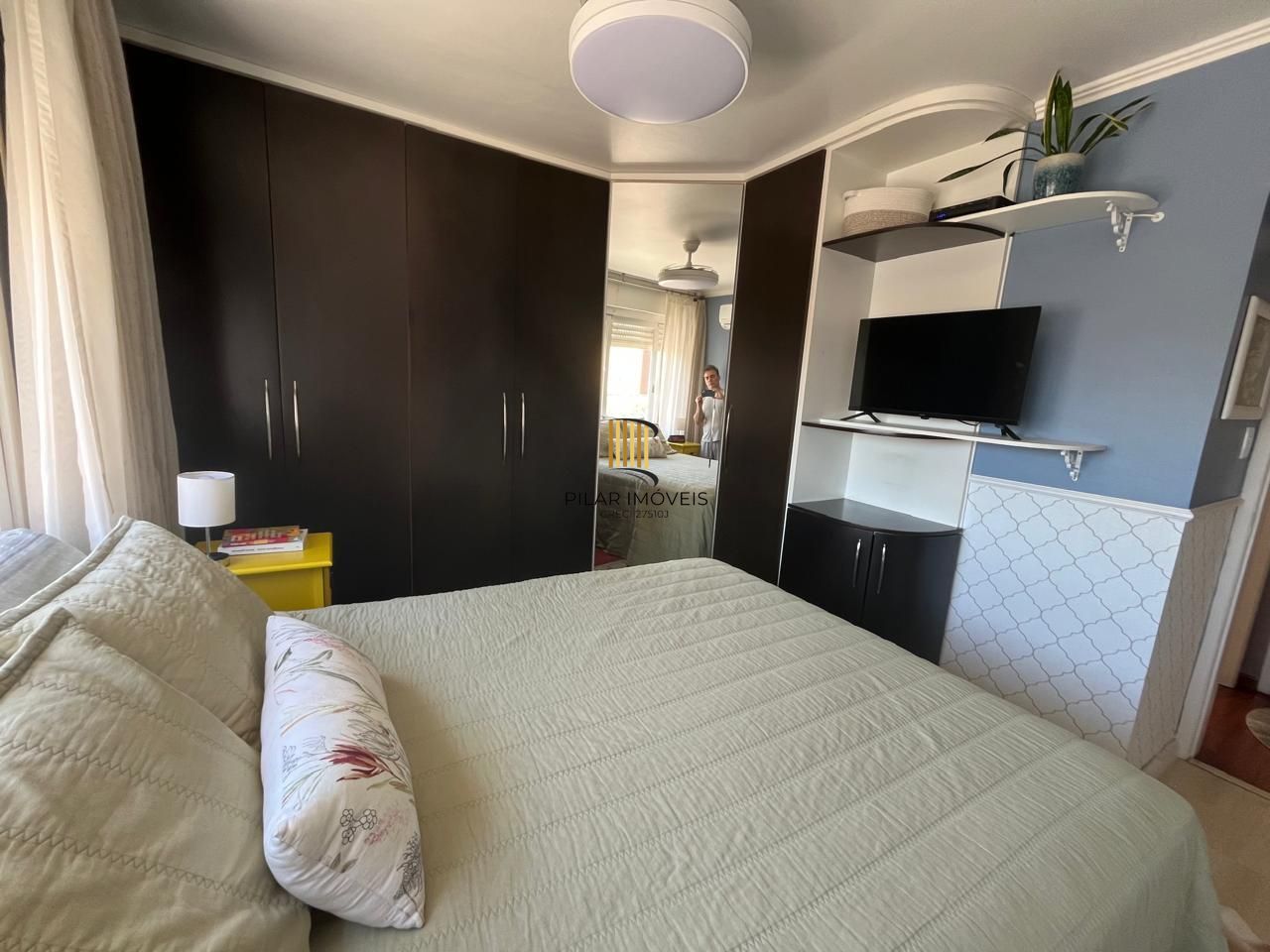 Apartamento de 2 quartos, 2 banheiros e 1 vaga de garagem no bairro Santana POA