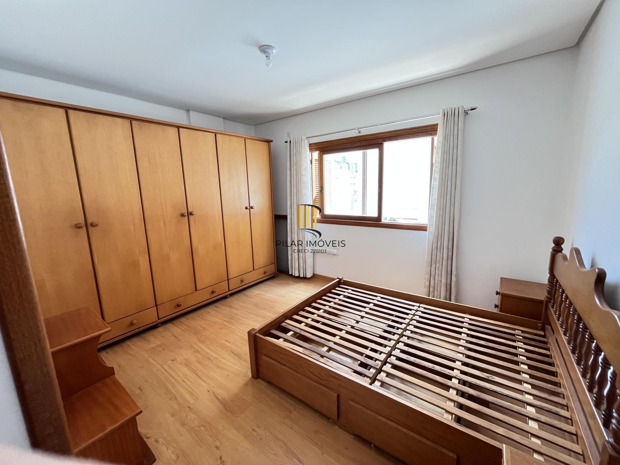 Apartamento de 2 quartos, suite e 1 vaga de garagem no bairro Menino Deus em POA