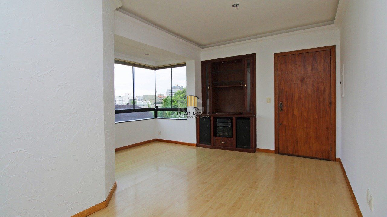 Apartamento de dois dormitórios e uma vaga de garagem na Rua Marcelo Gama, bairro Auxiliadora em Porto Alegre.