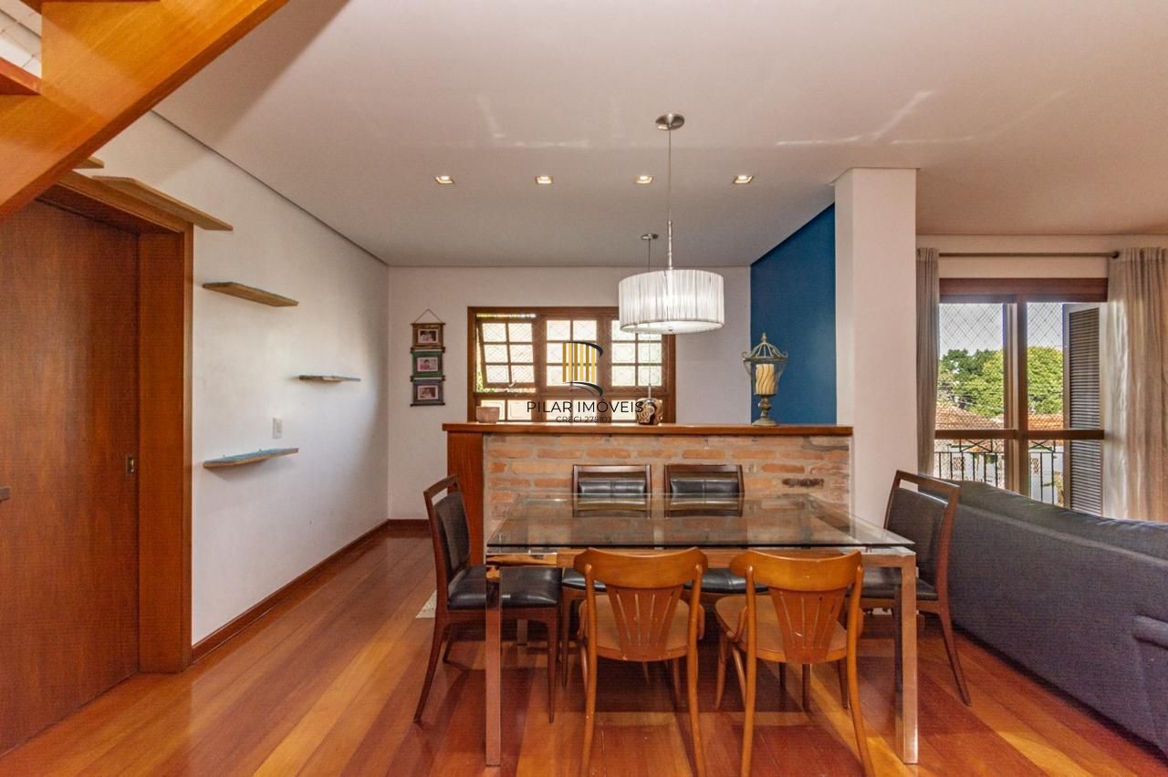 Casa 4 dormitórios no bairro Vila Jardim
