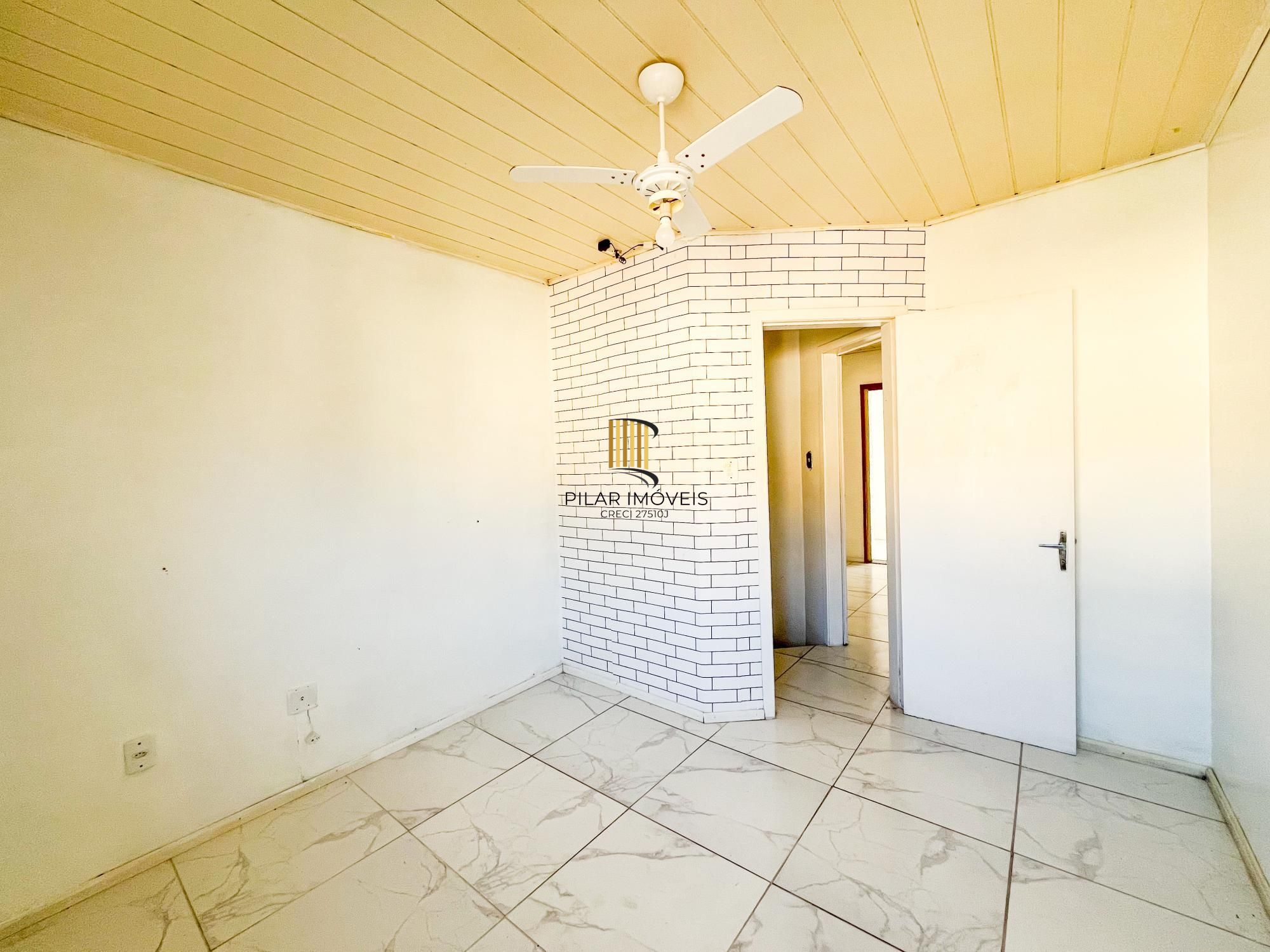 Casa de dois quartos, uma vaga de garagem, em condomínio fechado em Porto Alegre