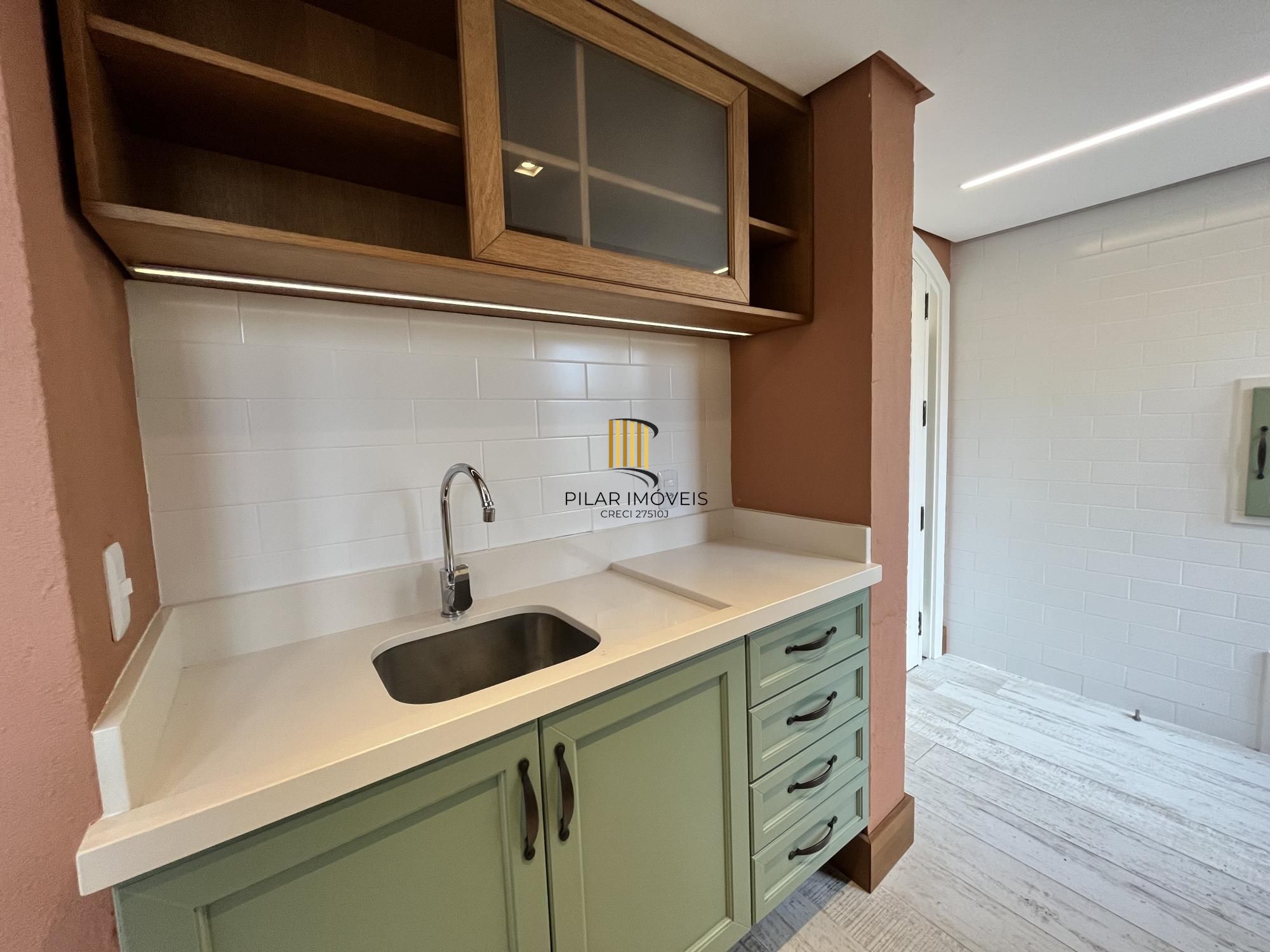 Apartamento de 4 quartos, suíte, amplo closet, dependência e 2 vagas de garagem