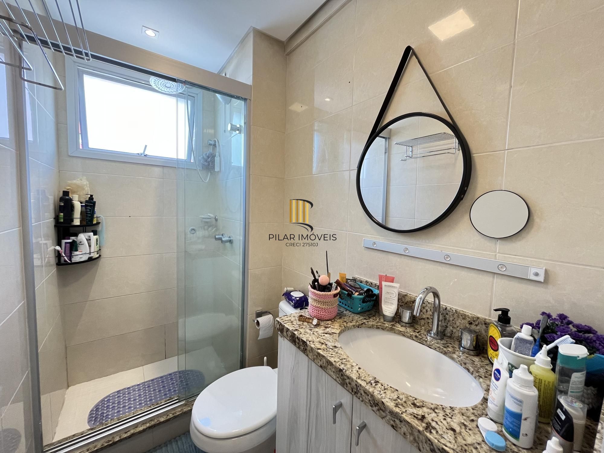 Apartamento de 2 quartos, suíte e 1 vaga de garagem no bairro Santana em POA/RS