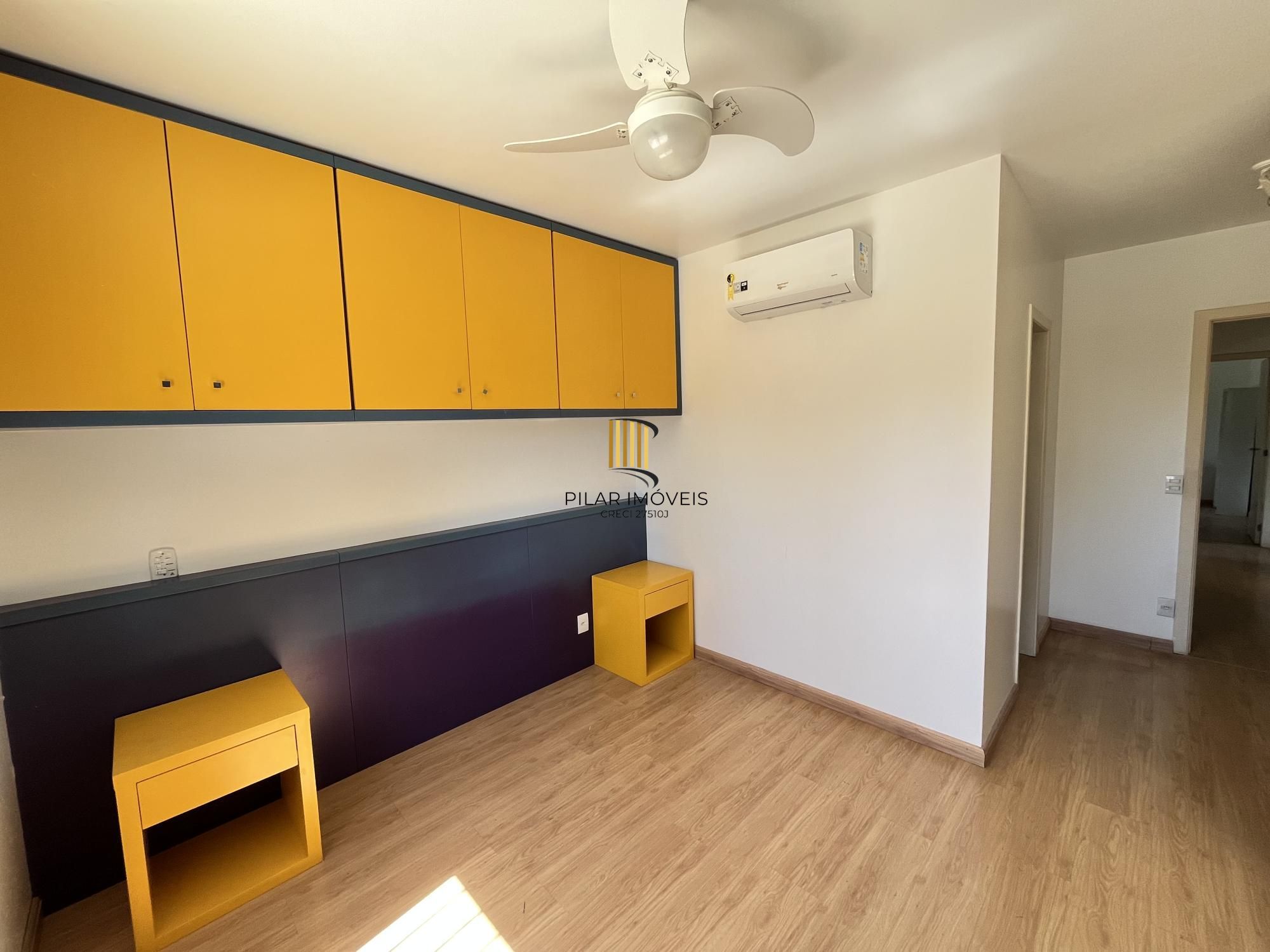 Apartamento de 3 quartos, suíte e 2 vagas de garagem no bairro Petrópolis.