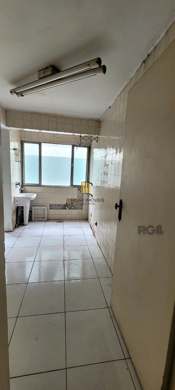  Apartamento amplo com dois dormitórios no bairro Rio Branco  em Porto Alegre. 