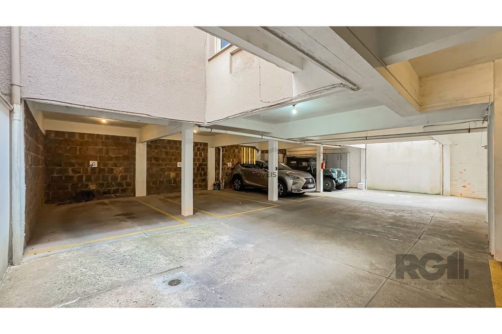 Cobertura de 3 quartos, suíte e 1 vaga de garagem no bairro Petrópolis em POA/RS