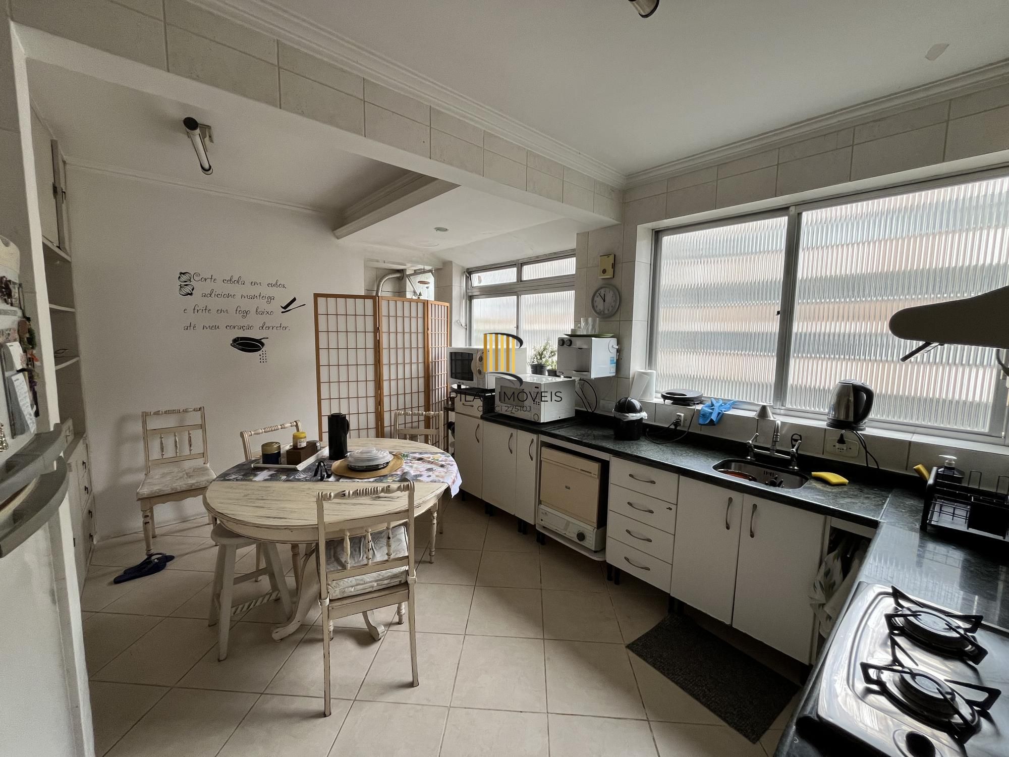 Apartamento de dois quartos com suíte no bairro Menino Deus em Porto Alegre