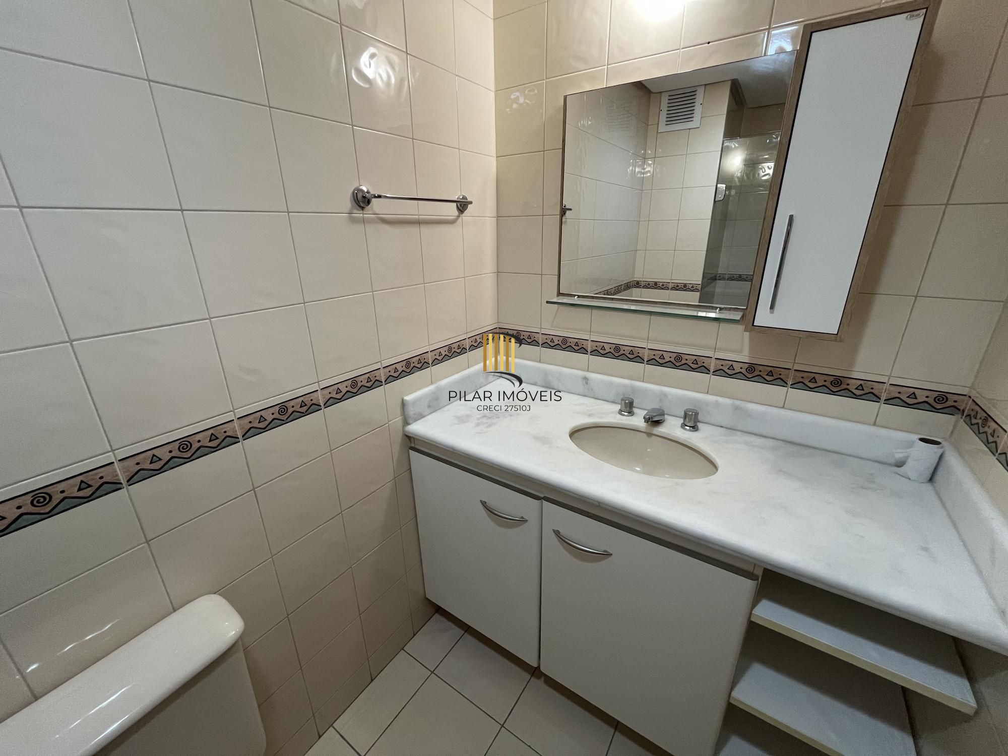 Apartamento de dois quartos, suíte e uma vaga de garagem no bairro Menino Deus