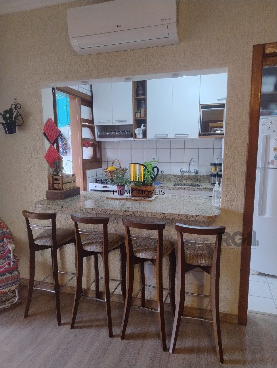 Apartamento para Venda - 72.98m², 3 dormitórios, suíte e 1 vaga - Menino Deus