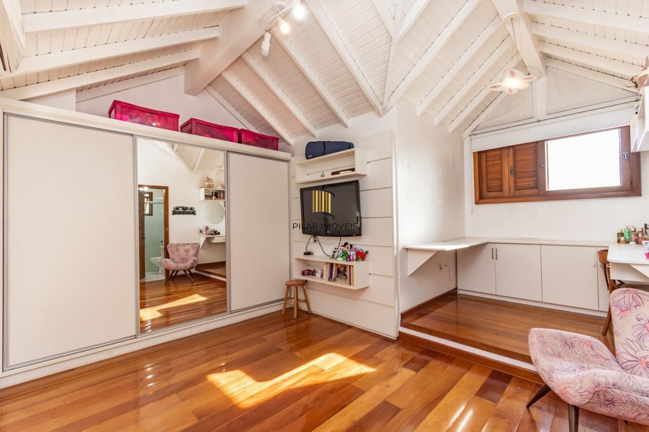 Casa 4 dormitórios no bairro Vila Jardim