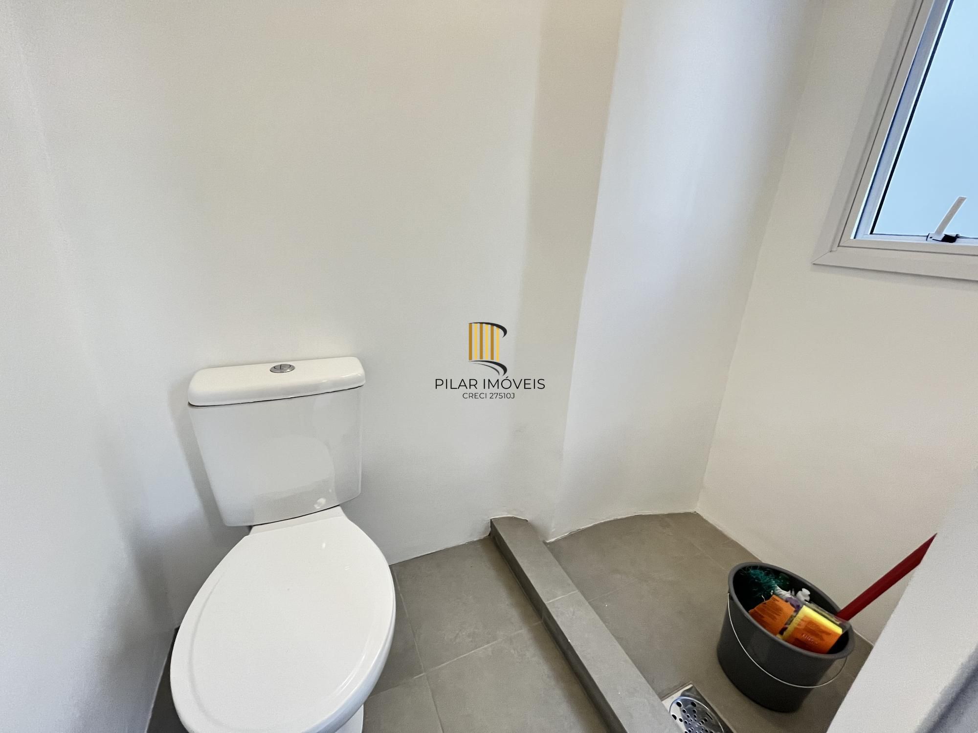 Apartamento reformado de 2 quartos no bairro Moinhos de Vento em POA