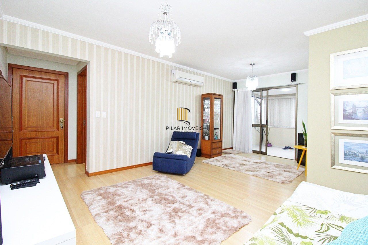 Apartamento de três dormitórios, suíte e uma vaga de garagem no bairro Santana