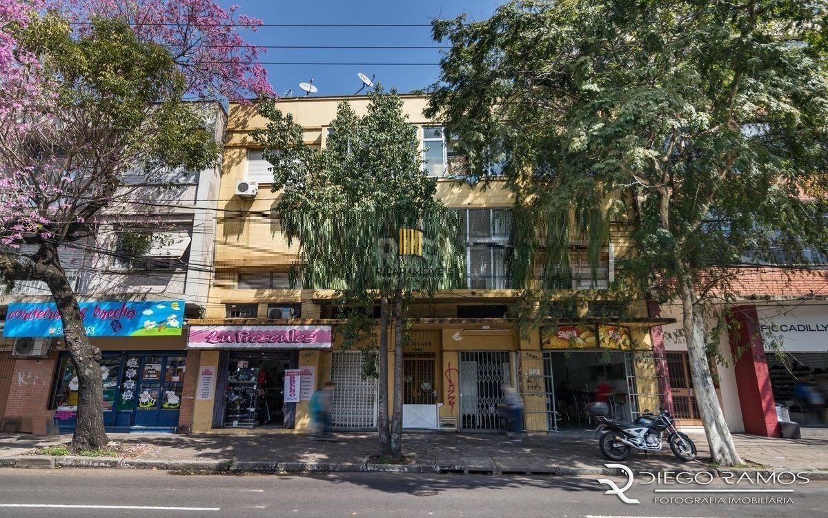 Venda de Apartamento no Bairro Petrópolis 108m² - 3 Dormitórios, varanda, Cozinha: Com churrasqueira e cooktop de 5 bocas.  Apartamento no bairro Petrópolis com 3 amplos dormitórios, sendo 2 de frente