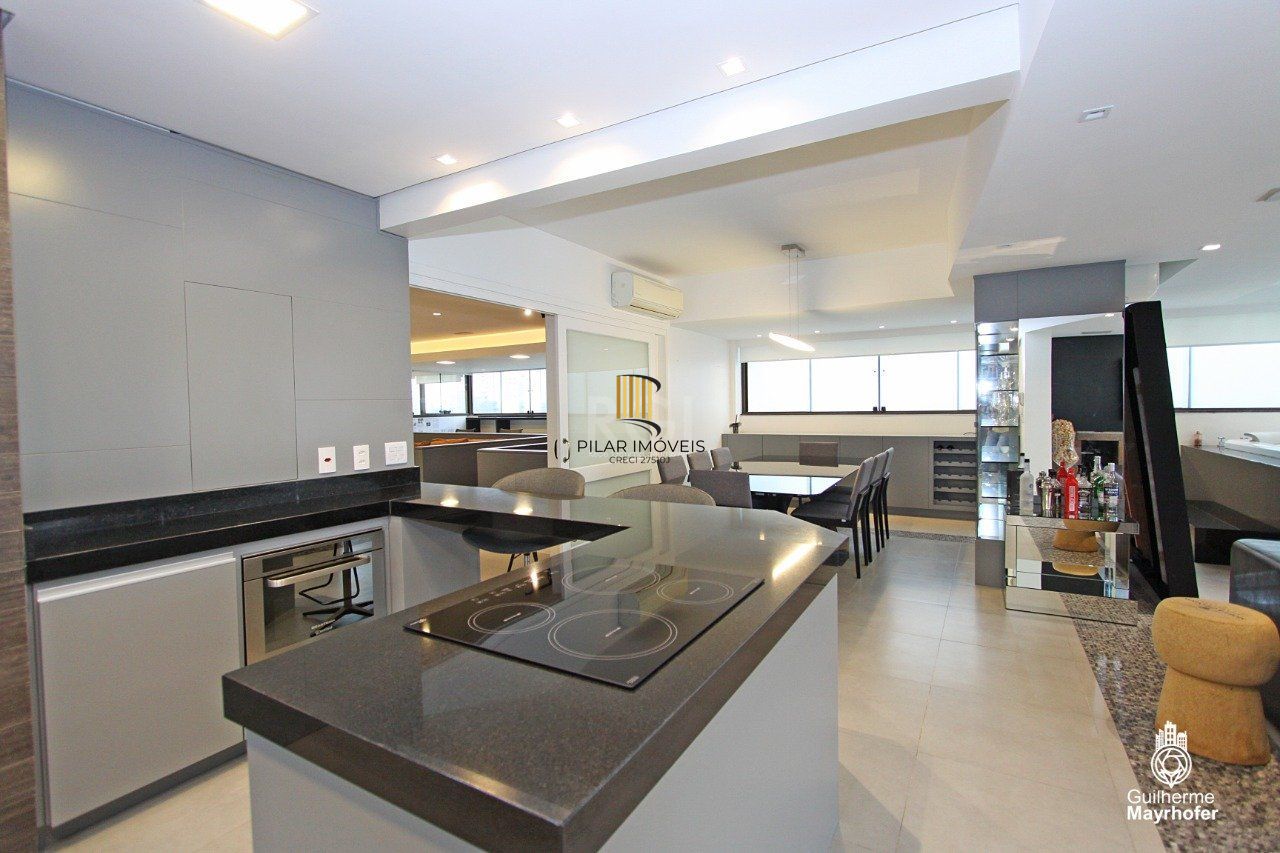 Cobertura para Venda - 327m², 3 dormitórios, sendo 3 suites, 5 vagas - Petrópolis