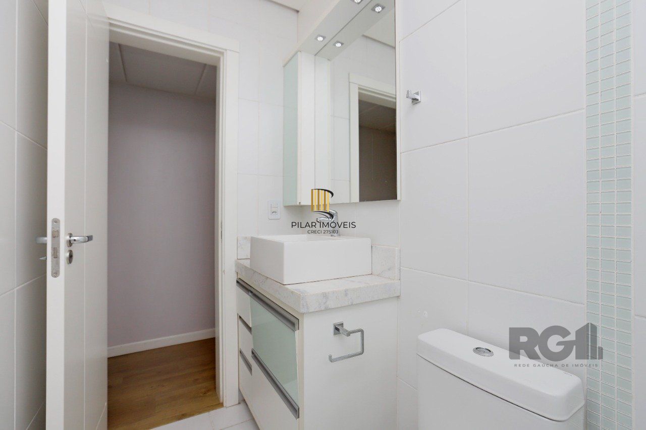 Apartamento de 2 quartos, suíte e 2 vagas de garagem no bairro Menino Deus