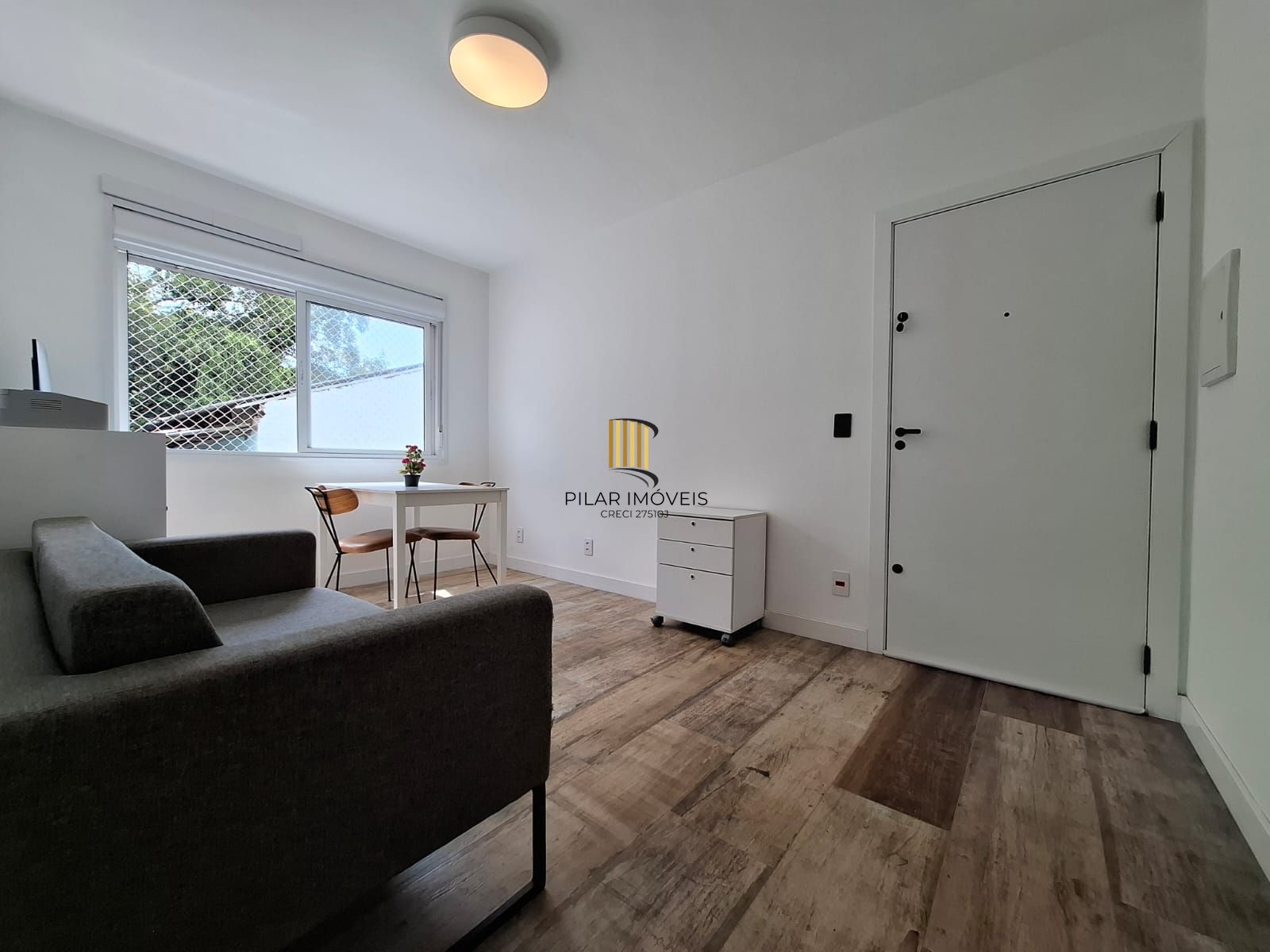 Apartamento de um quarto com garagem no bairro Partenon