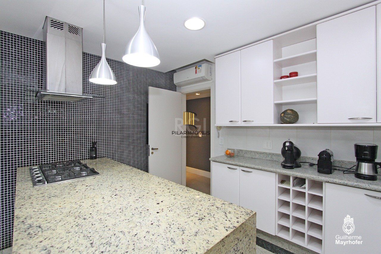 Cobertura para Venda - 327m², 3 dormitórios, sendo 3 suites, 5 vagas - Petrópolis