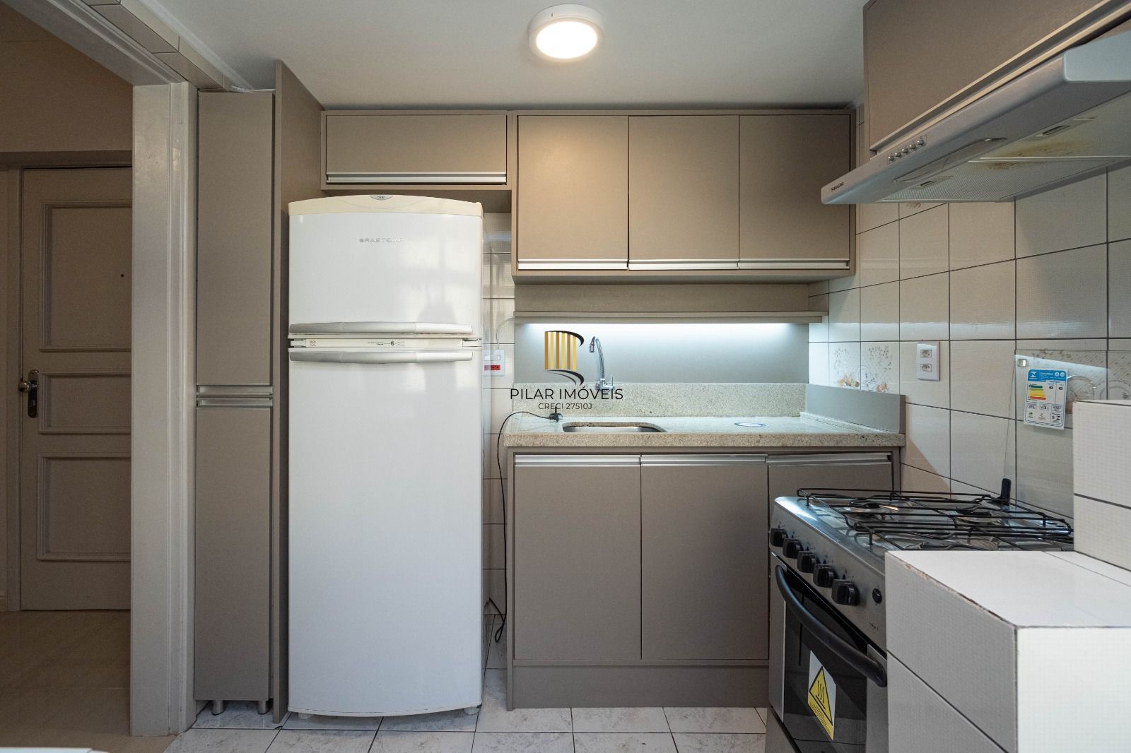 Apartamento de 1 dormitório, semi mobiliado, pronto para morar e com vaga Centro