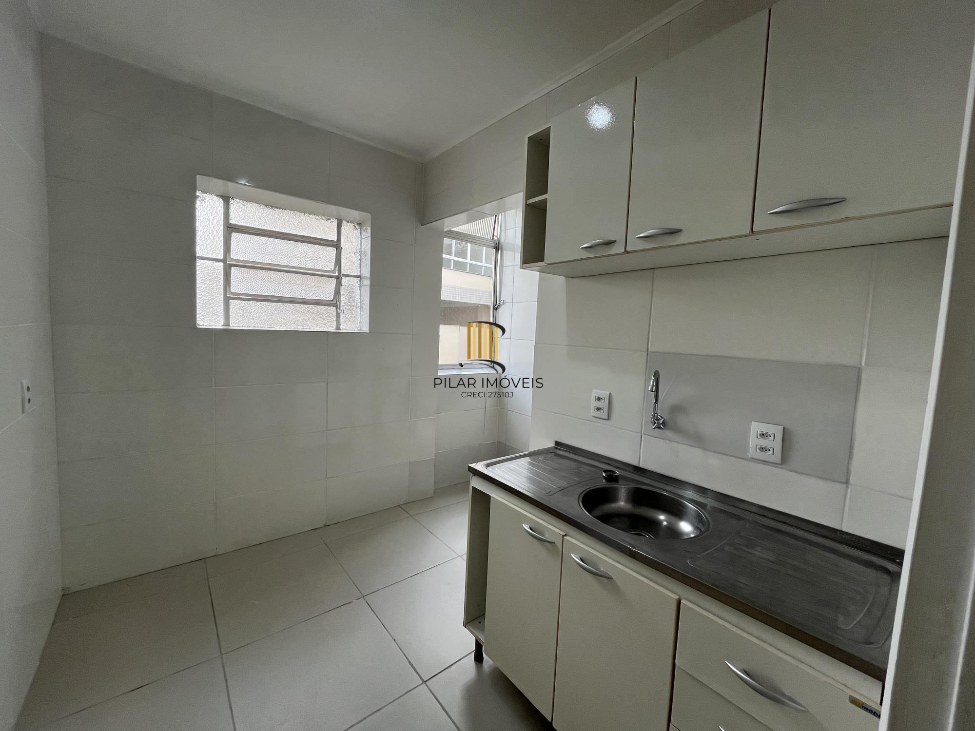 Apartamento reformado de dois quartos no bairro Petrópolis em Porto Alegre