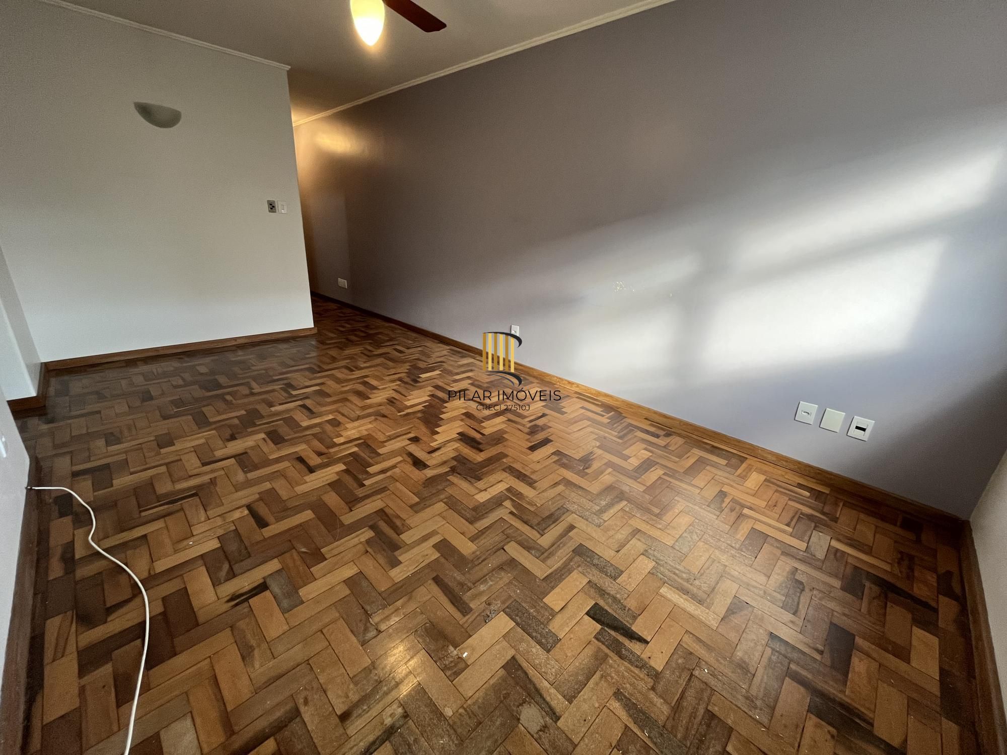 Apartamento de 2 quartos, opção 3º quarto ou gabinete e 1 vaga de garagem