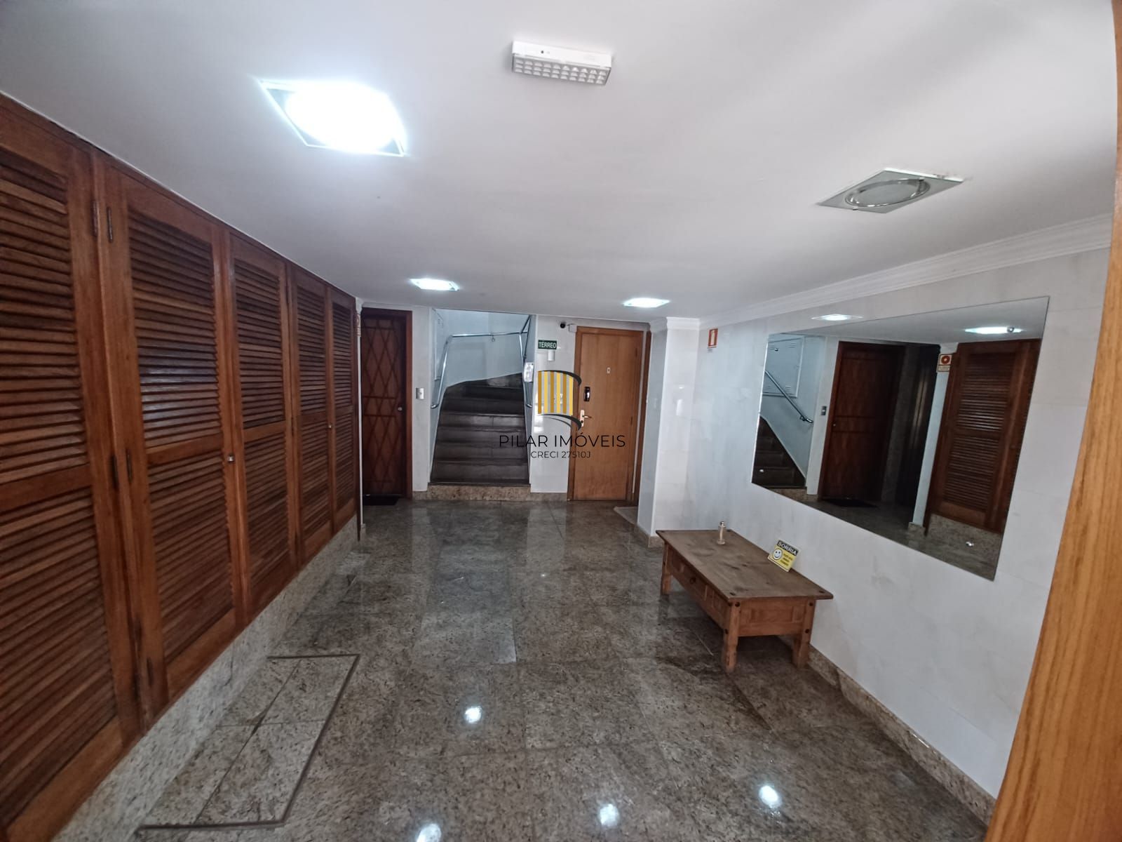 Apartamento de 2 dormitórios lavabo living amplo com sacada  de frente edificio com elevador - Pilar Imóveis