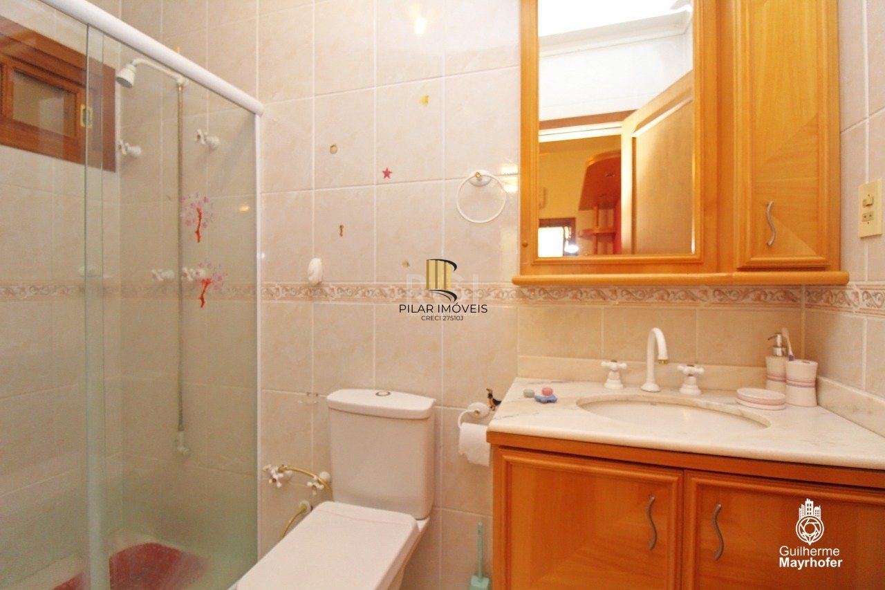Casa para Venda - 347m², 5 dormitórios, sendo 2 suites, 3 vagas - São João