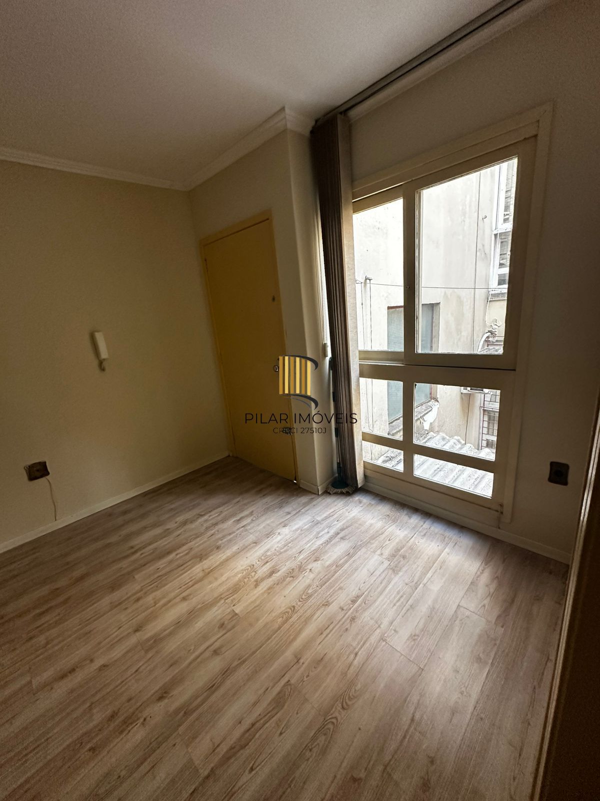 Apartamento de 2 quartos e 1 vaga de garagem no bairro Menino Deus em POA/RS