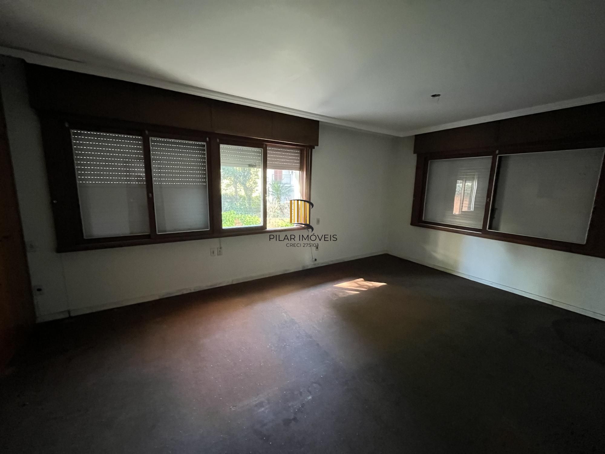 Casa de 4 quartos, 2 suítes e 2 vagas de garagem no bairro Boa Vista em POA