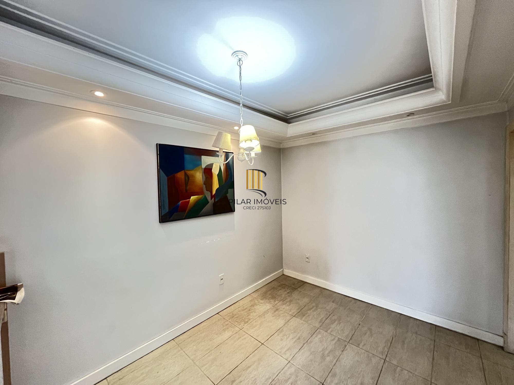 Apartamento de 2 quartos transformados em um no bairro Santa Cecília em POA/RS