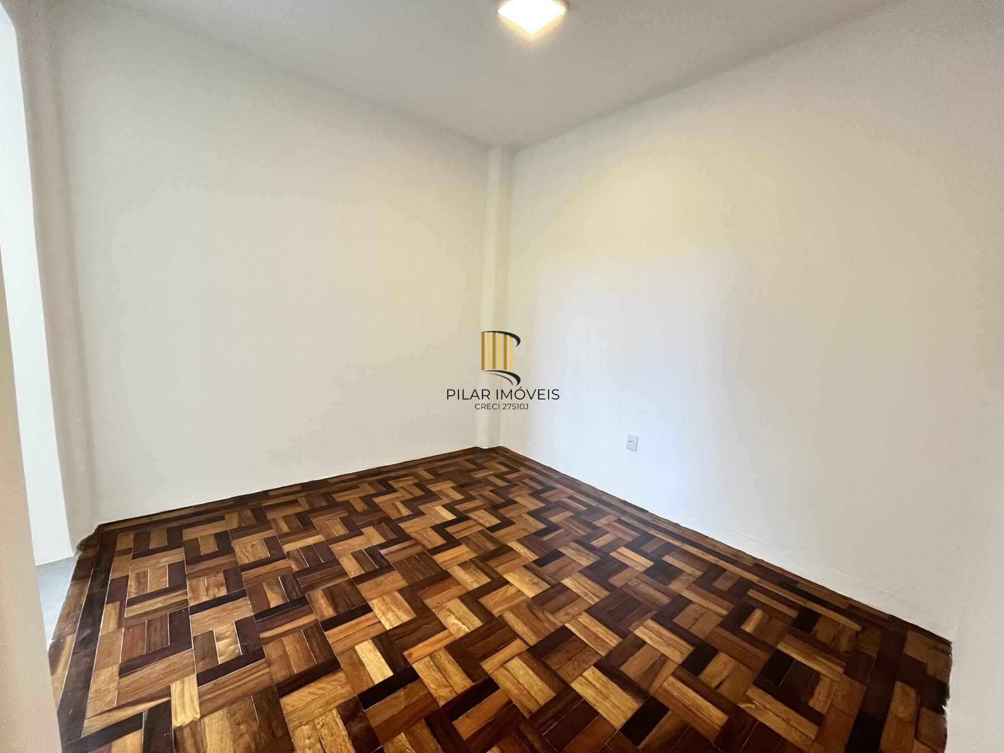 Apartamento reformado de 2 quartos no bairro Moinhos de Vento em POA