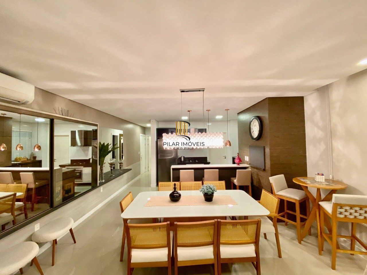 Apartamento para Venda - 140m², 3 dormitórios, sendo 2 suites, 2 vagas - Centro