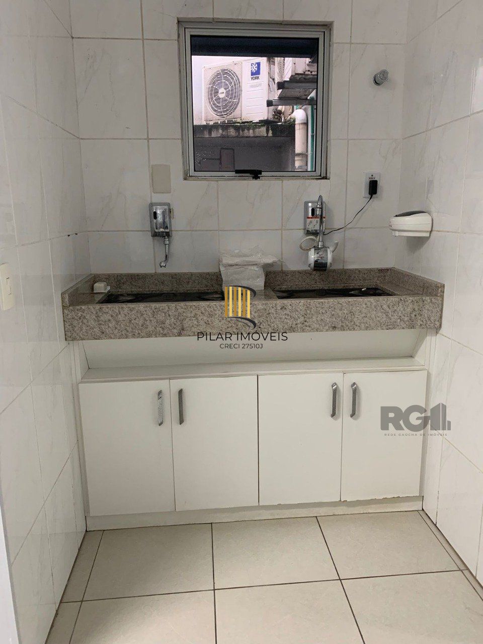 Prédio Comercial no bairro Bom Fim