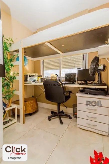 Apartamento 3 dormitórios, sendo 1 suíte, 66 m² de área privativa e 1 vaga(s) de garagem. Localizado na Rua/Av. Dom Claudio Jose Goncalves Ponce De Leao, no bairro Vila Ipiranga em Porto Alegre.