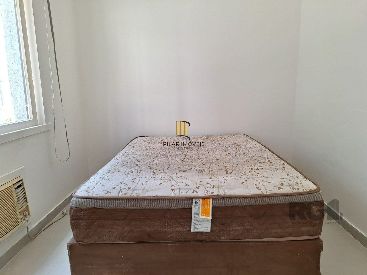 Apartamento térreo de um dormitório transformado em dois dormitórios