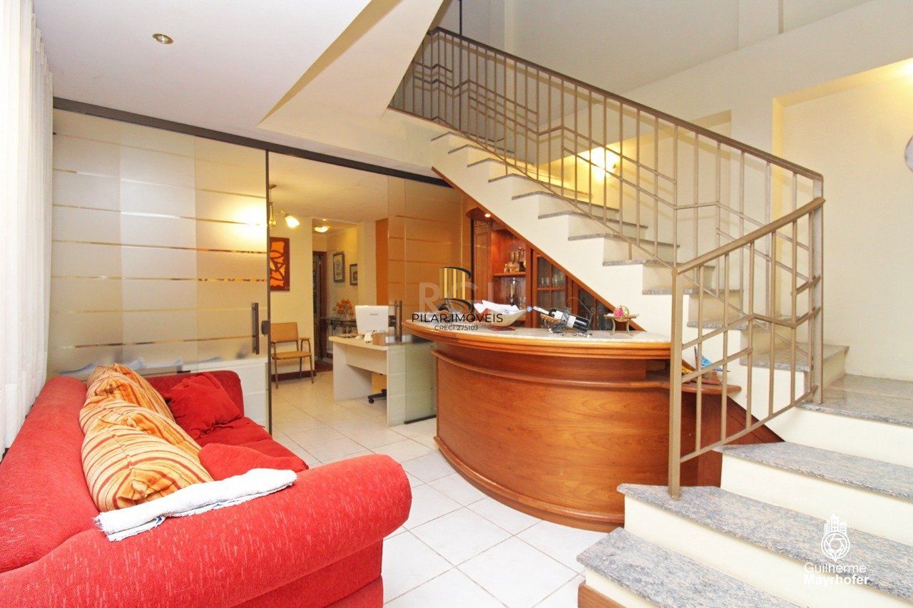 Casa para Venda - 347m², 5 dormitórios, sendo 2 suites, 3 vagas - São João