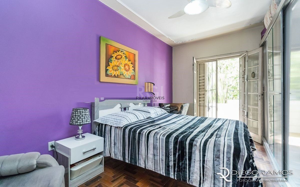 Venda de Apartamento no Bairro Petrópolis 108m² - 3 Dormitórios, varanda, Cozinha: Com churrasqueira e cooktop de 5 bocas.  Apartamento no bairro Petrópolis com 3 amplos dormitórios, sendo 2 de frente