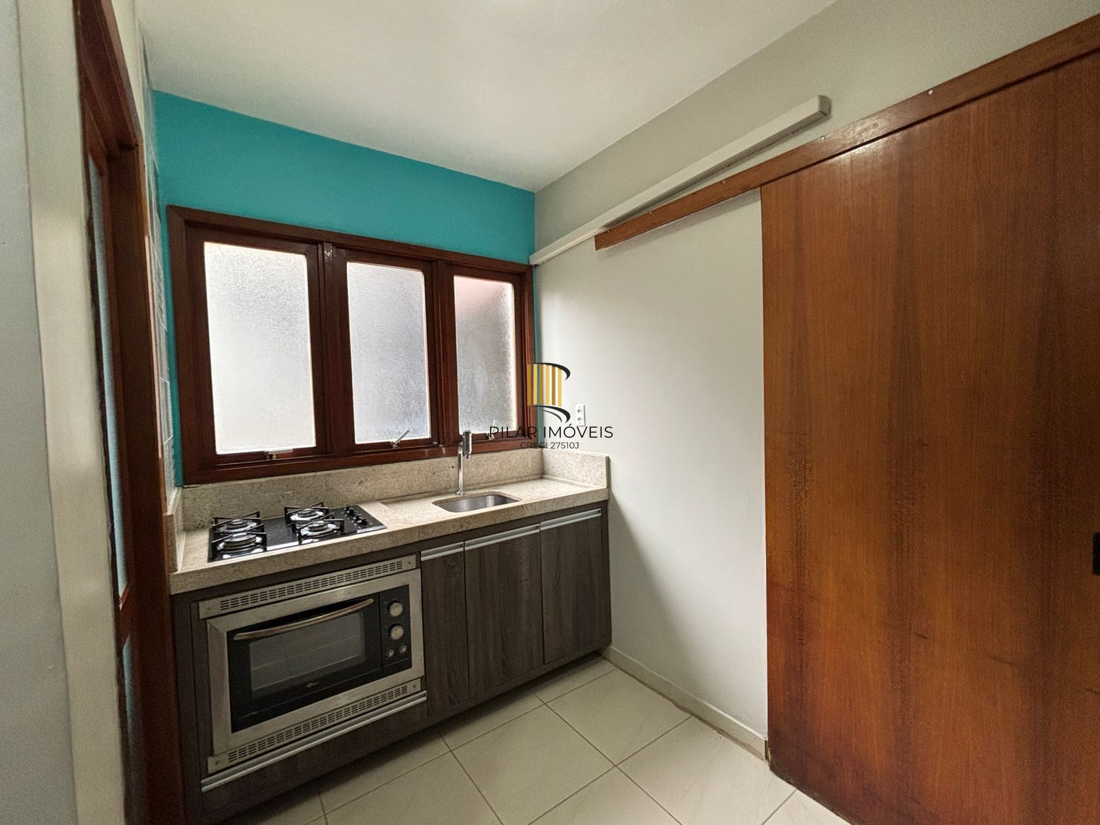 Apartamento de dois quartos e uma vaga de garagem no bairro Bom Fim em POA/RS