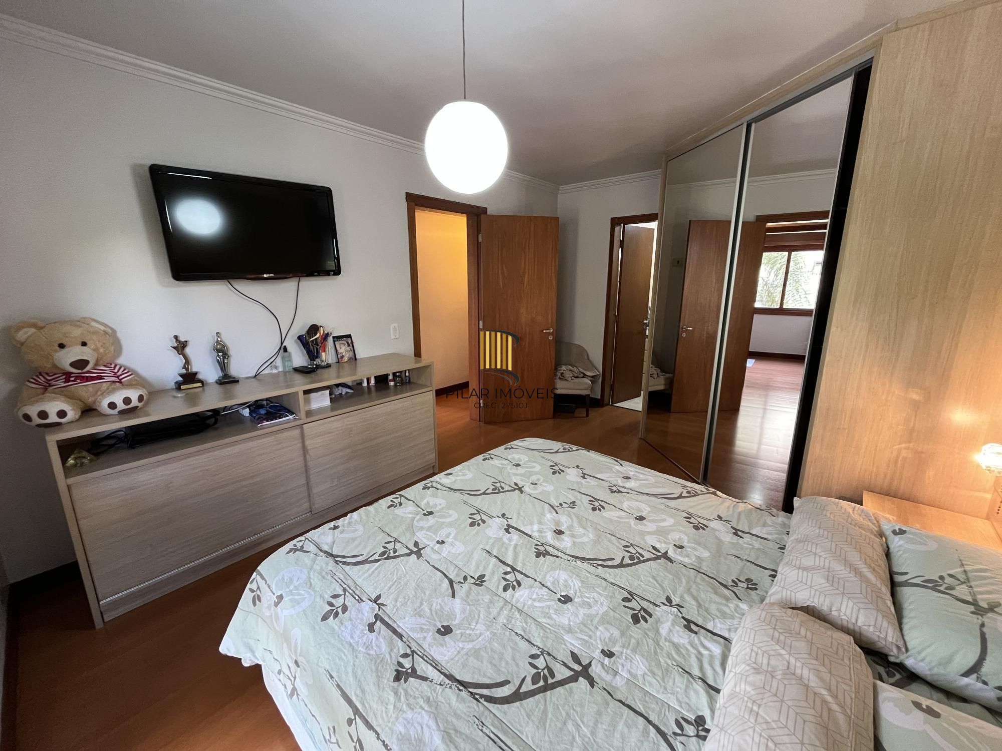 Apartamento de 3 quartos, suíte e 2 vagas de garagem no bairro Santana em POA