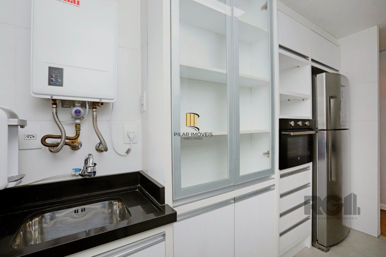 Apartamento de 2 quartos, suíte e 2 vagas de garagem no bairro Menino Deus