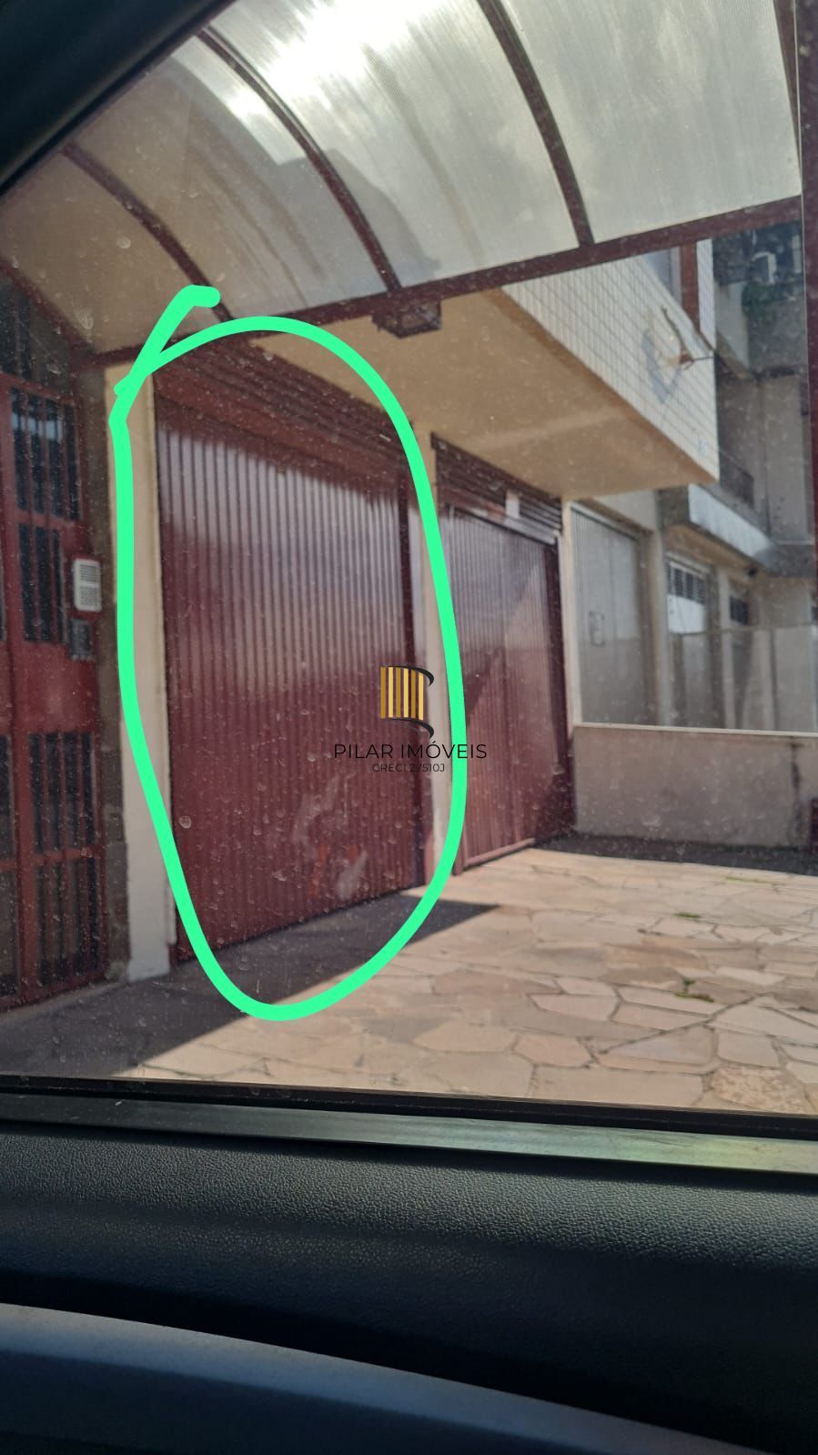 Apartamento de 2 quartos e 1 vaga de garagem no bairro Menino Deus em POA/RS