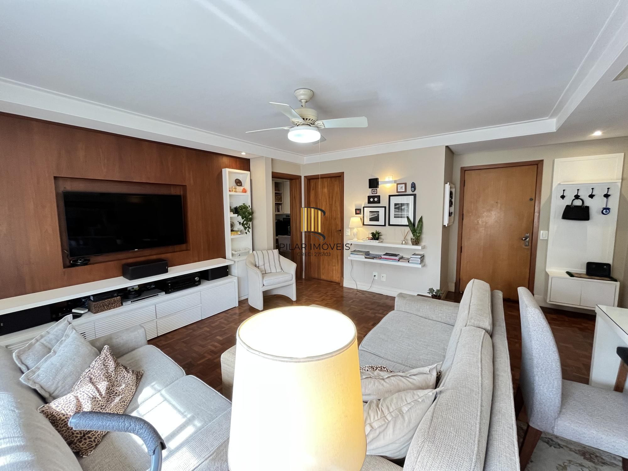 Apartamento de 2 quartos, suíte e 2 vagas de garagem no bairro Jardim Botânico.